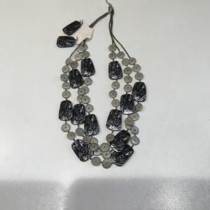 🌹NWT Multilayered Fashion String Neckless & Earrings